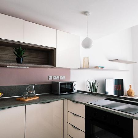 Scenic Seafront Duplex Apartment In Sliema Buitenkant foto
