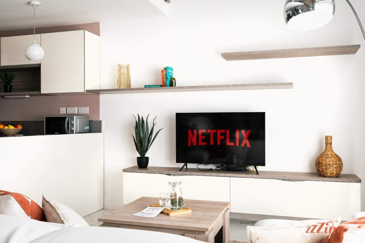 Scenic Seafront Duplex Apartment In Sliema Buitenkant foto